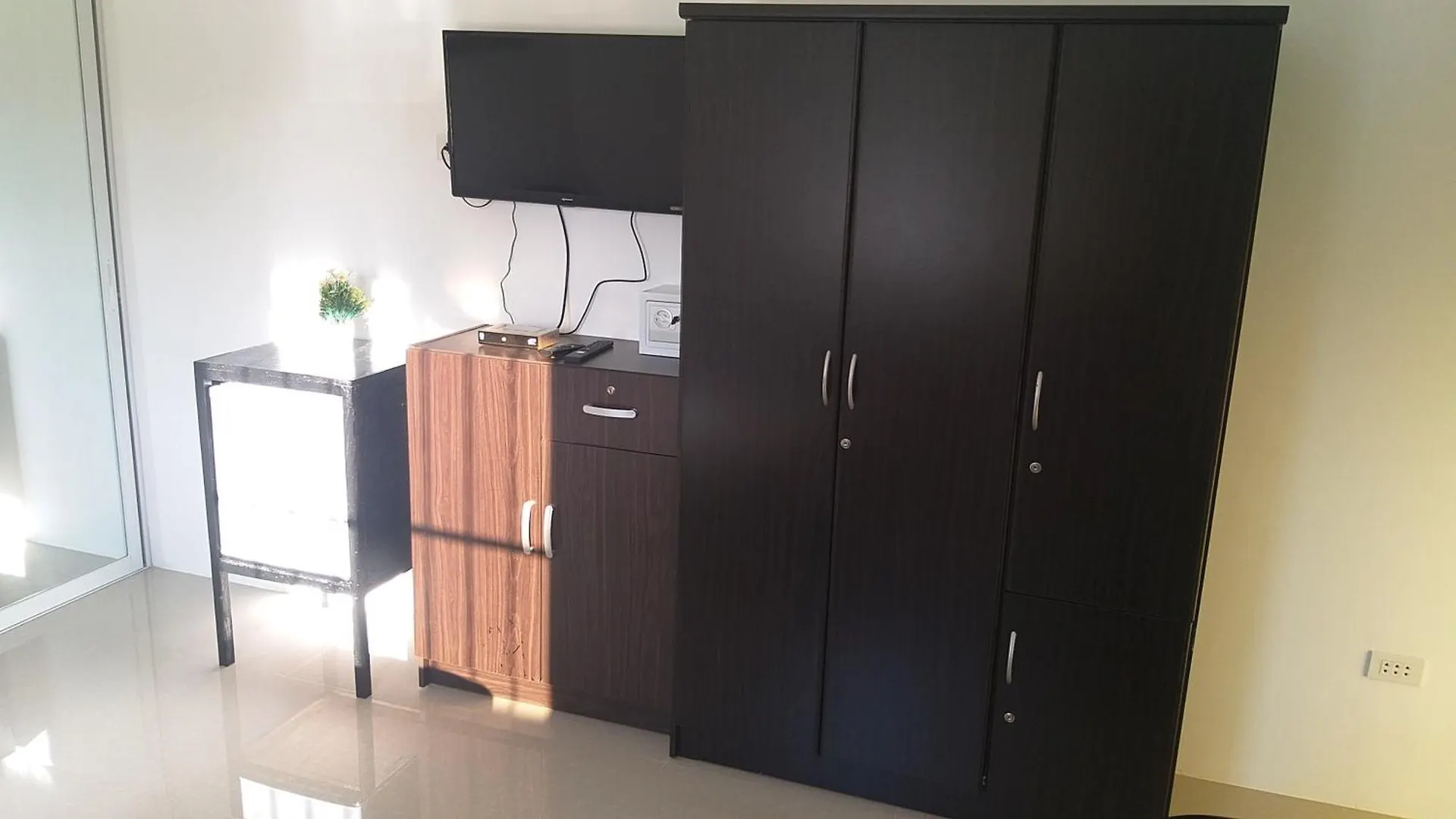 Ub Home Dauis Bed & Breakfast