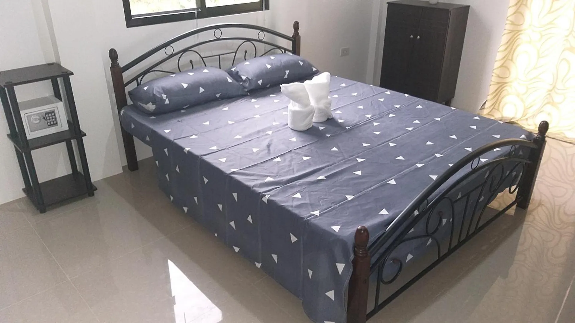 Ub Home Dauis Bed & Breakfast