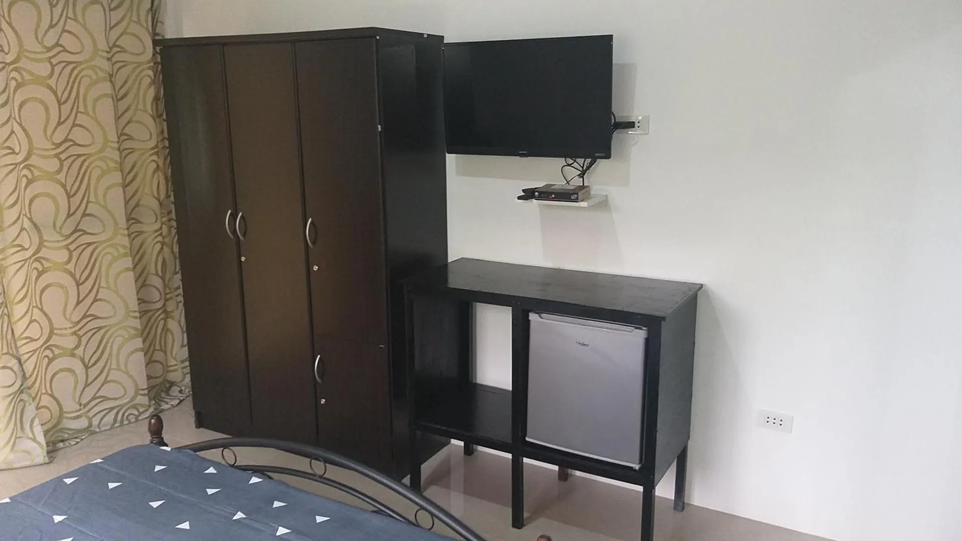 Ub Home Dauis Bed & Breakfast